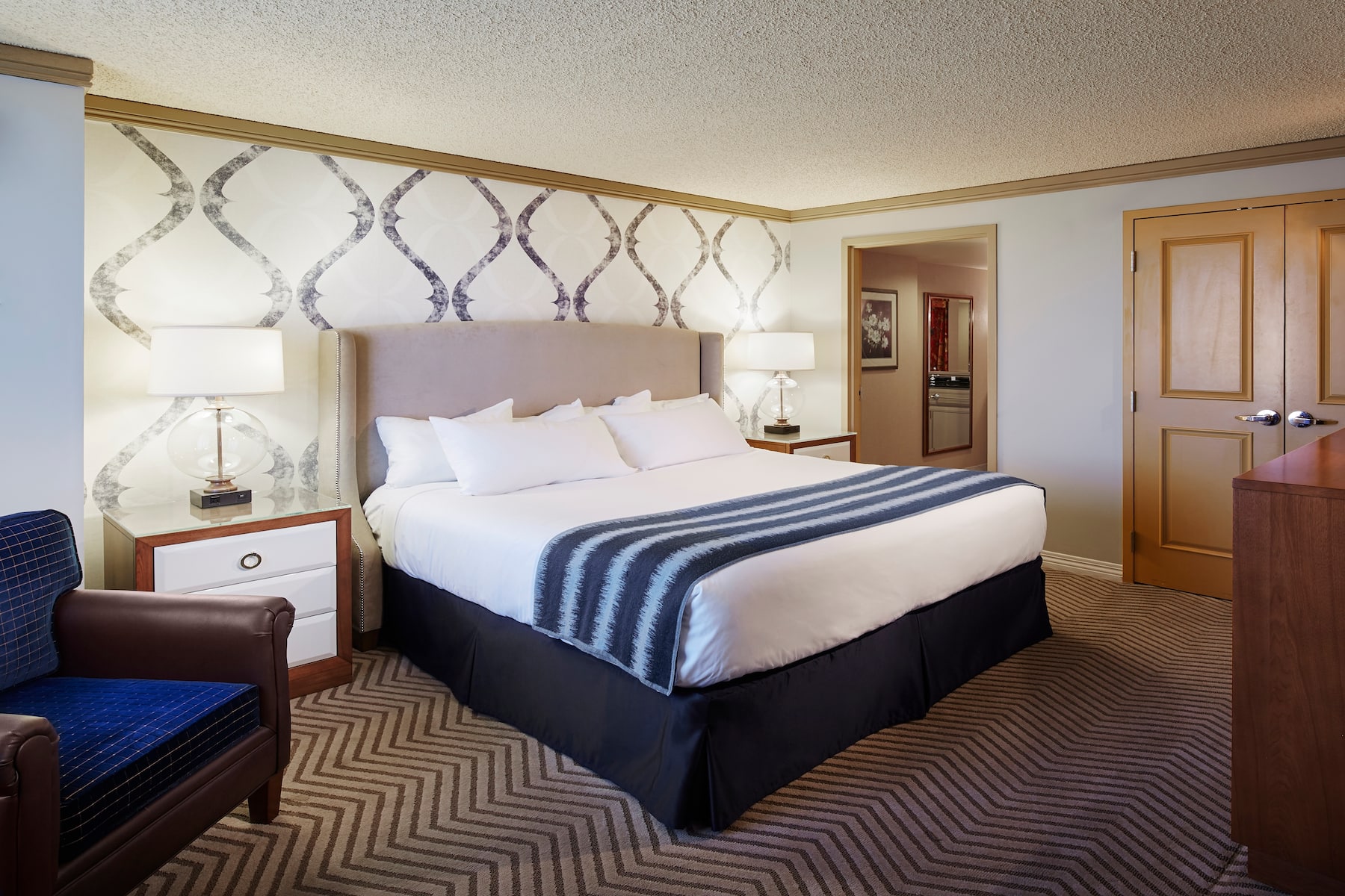 Guest room at the Harrah's Kansas City, Trademark Collection by Wyndham in North Kansas City, Missouri