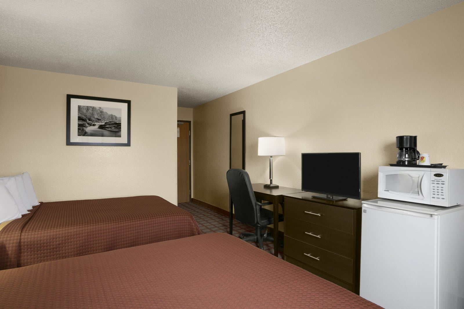 2 Queen Bed Room