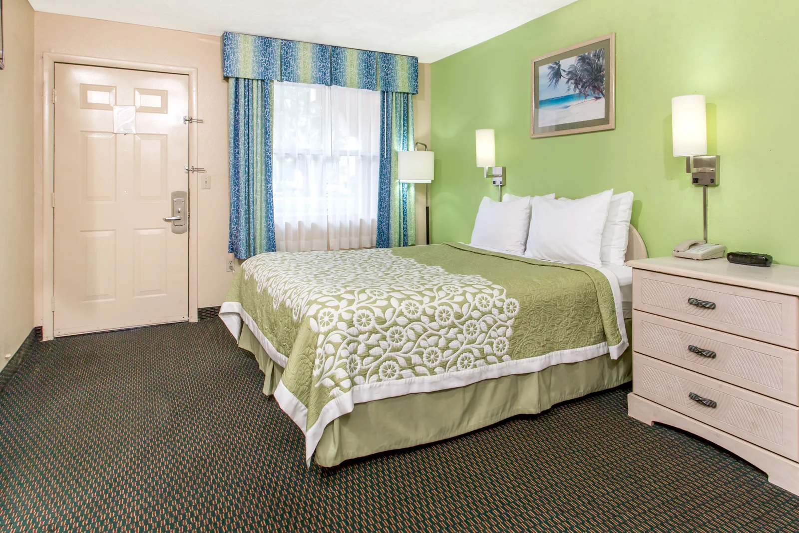 1 Queen Bed Room