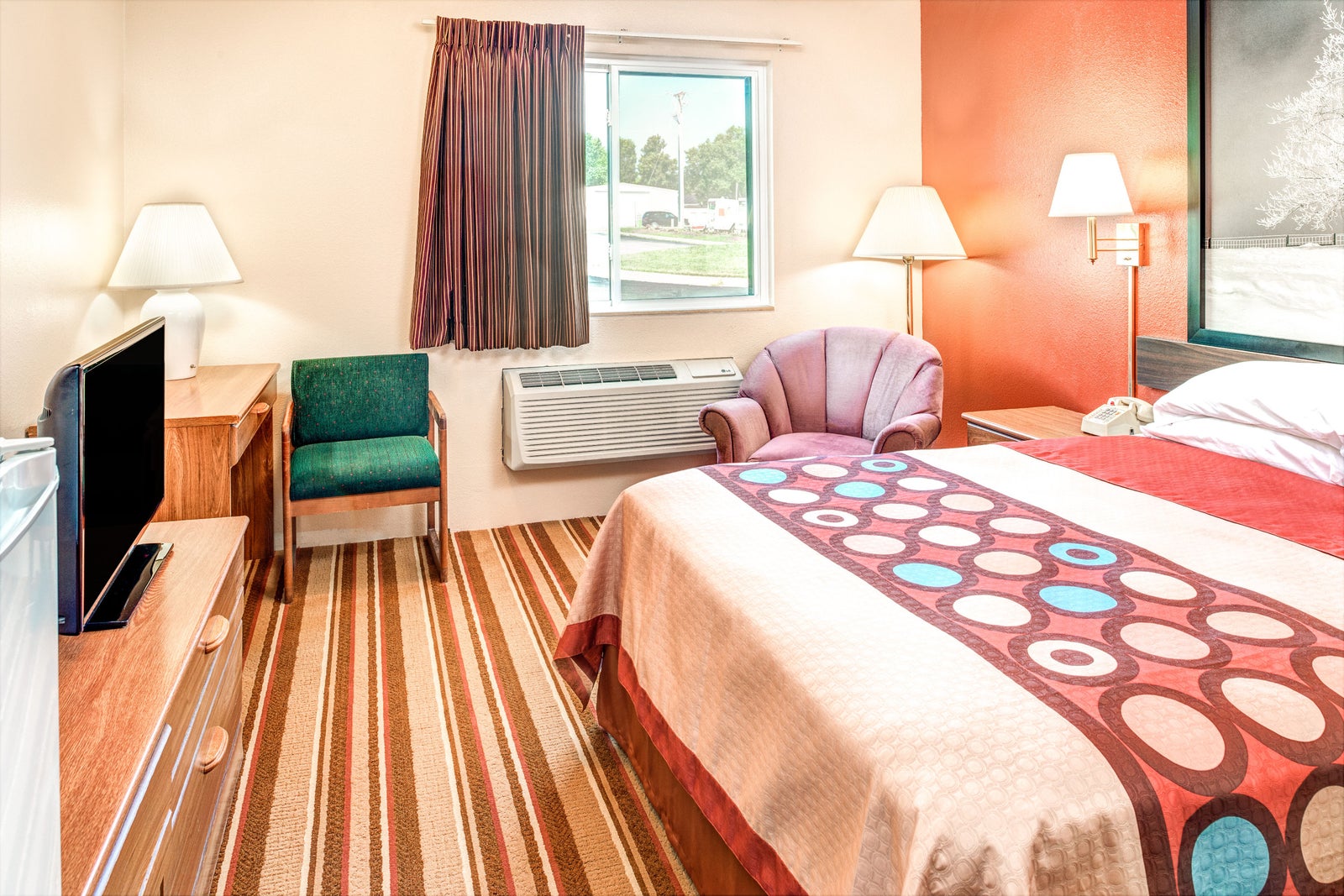 1 Queen Bed Room