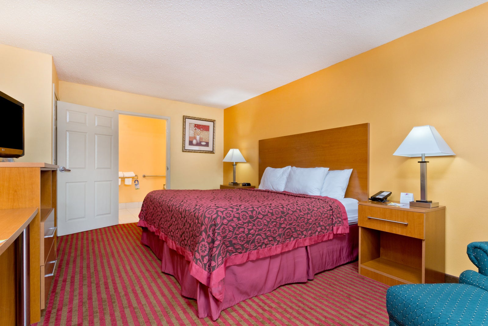 1 Queen Bed Room