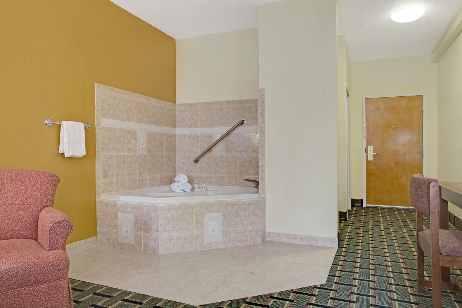 1 King BedJacuzzi Suite