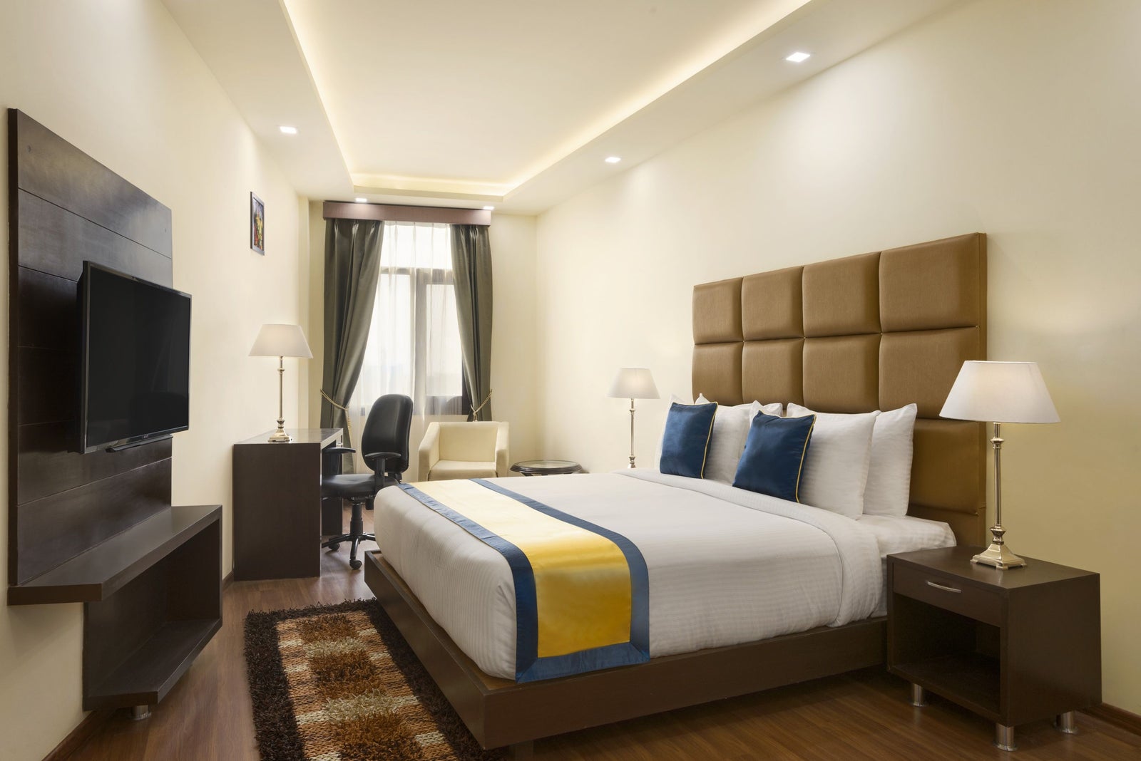 Accessible 1 King Bed Room