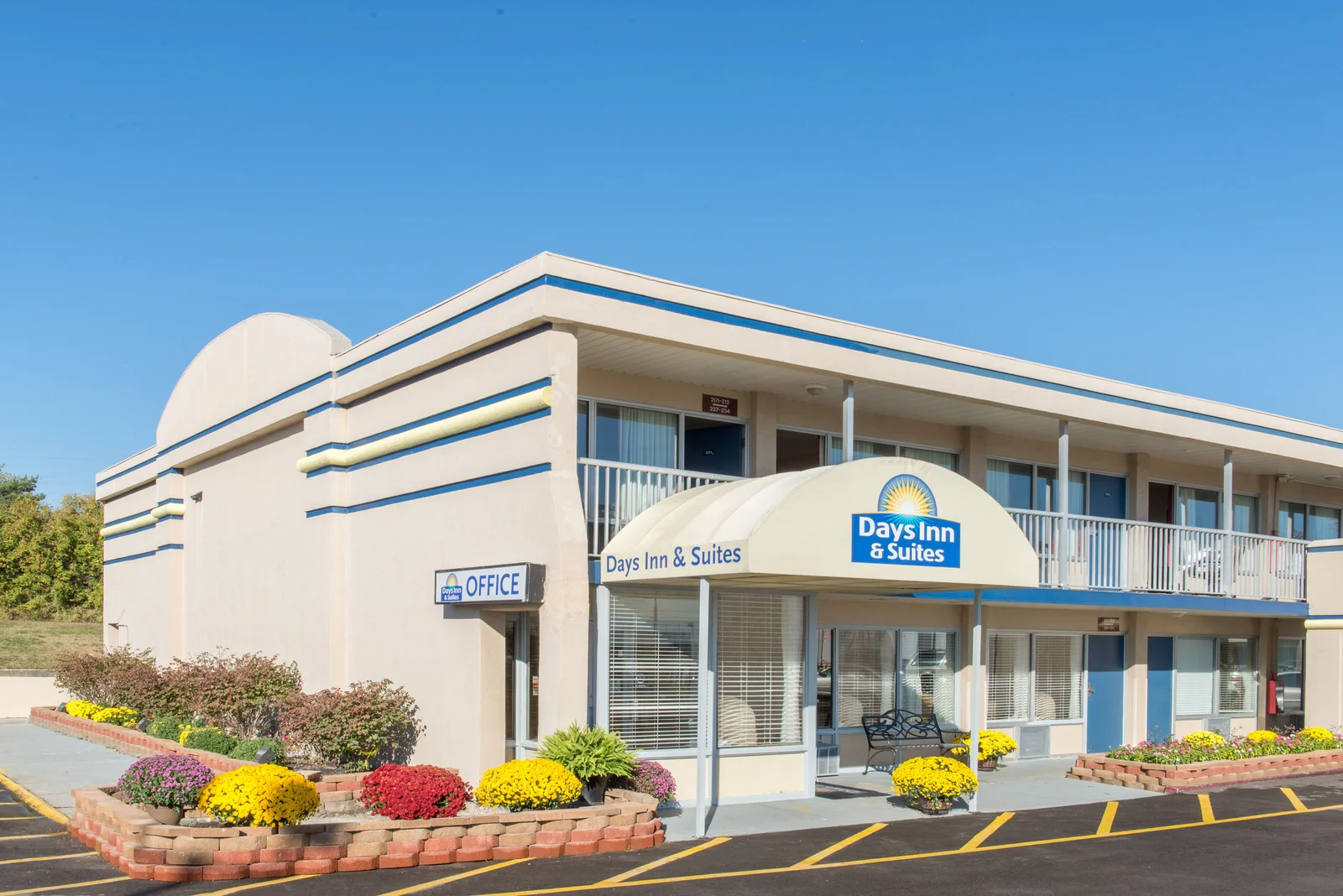 Welcome to the Days Inn and Suites Dayton-North