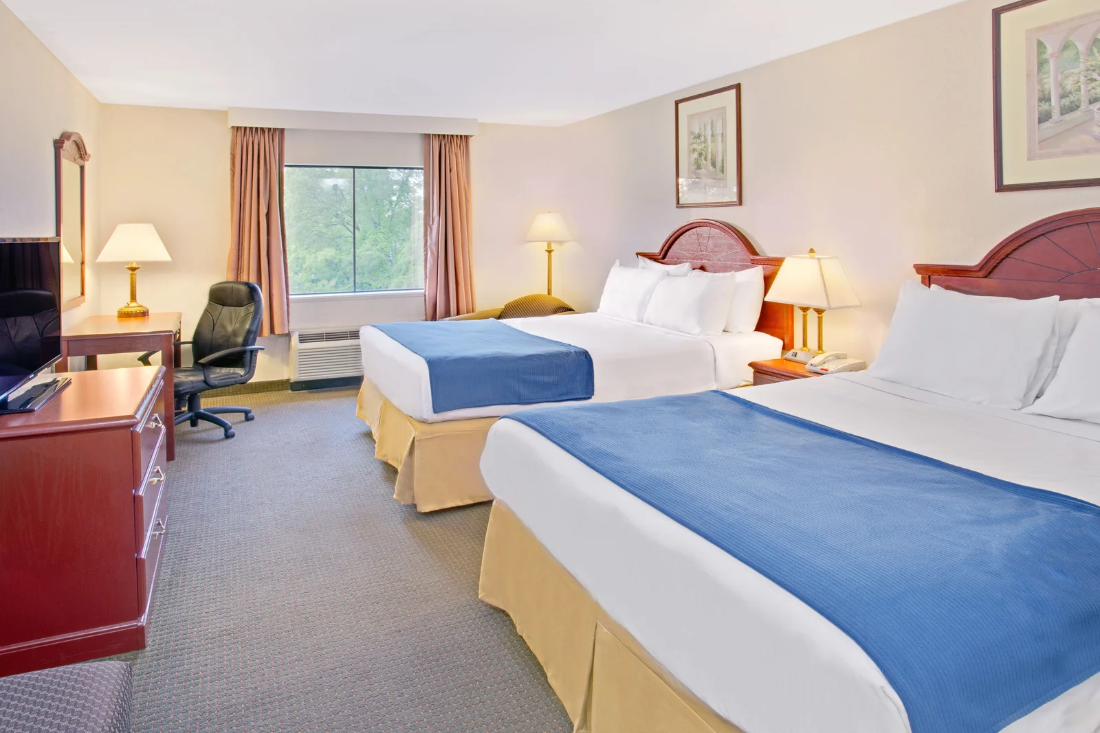 2 Queen Bed Room