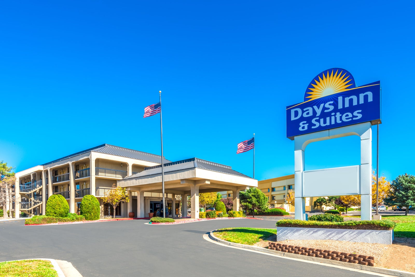 Welcome to the Days Inn and Suites Albuquerque North