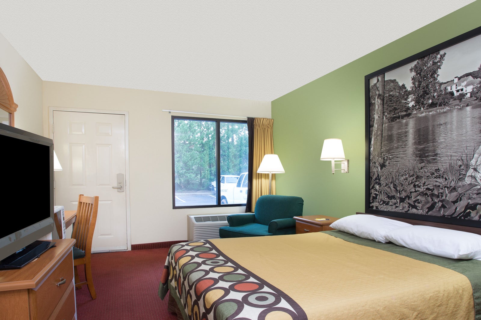1 Queen Bed Room