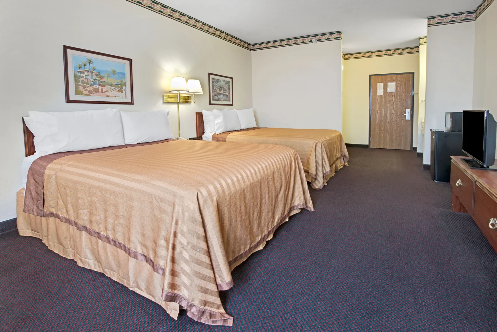 2 Queen Bed Room