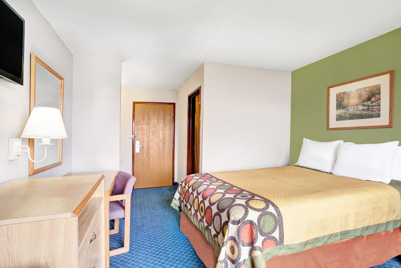 1 Queen Bed Room