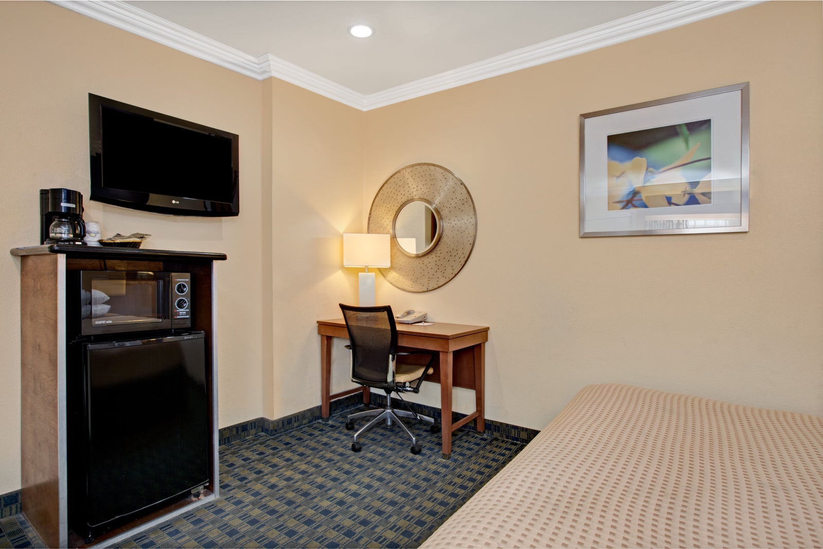 1 King Bed Room