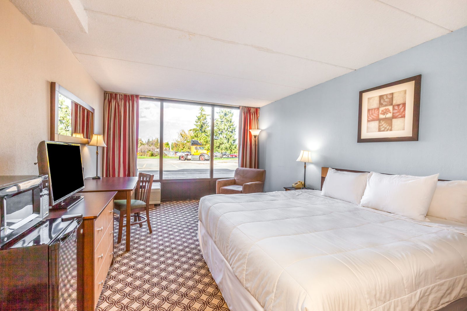 1 King Bed Room