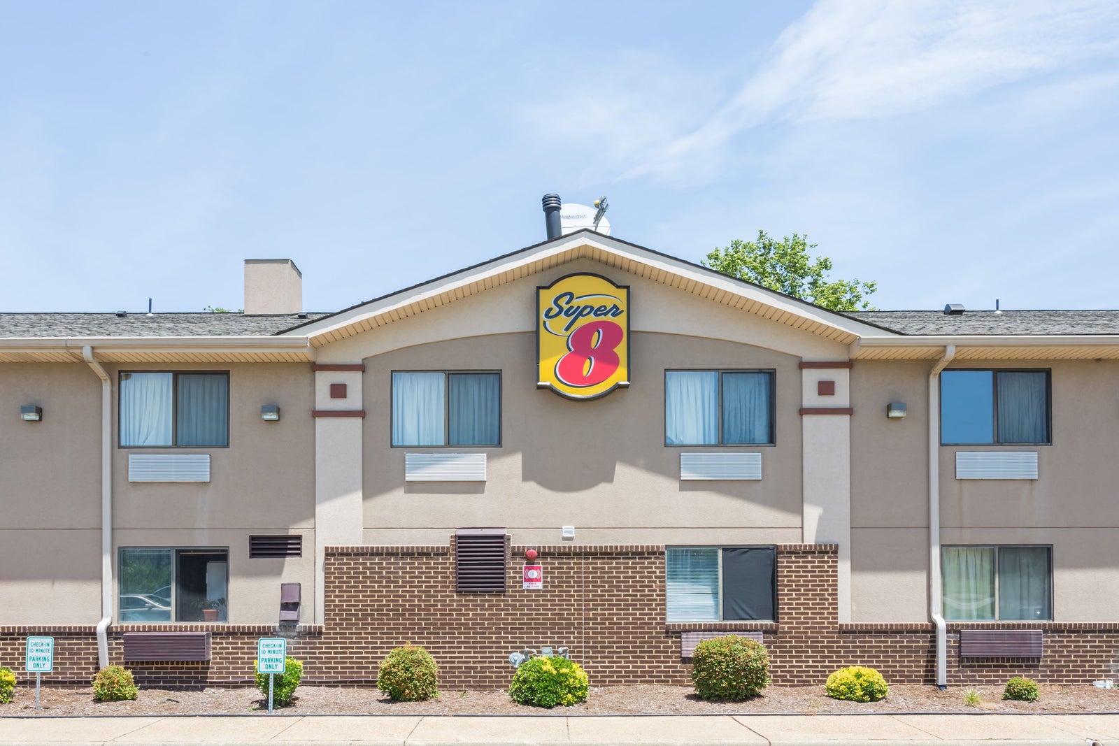 Welcome to the Super 8 Hampton