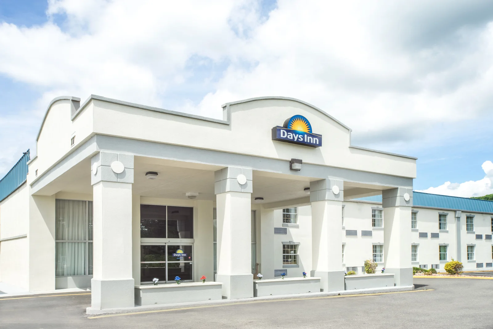 Welcome to The Days Inn Roanoke Near I-81