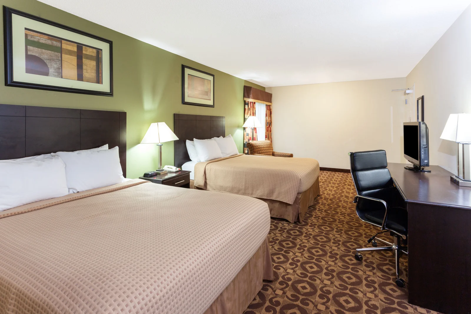 2 Queen Bed Suite