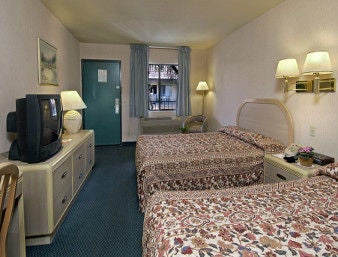 2 Double Bed Room
