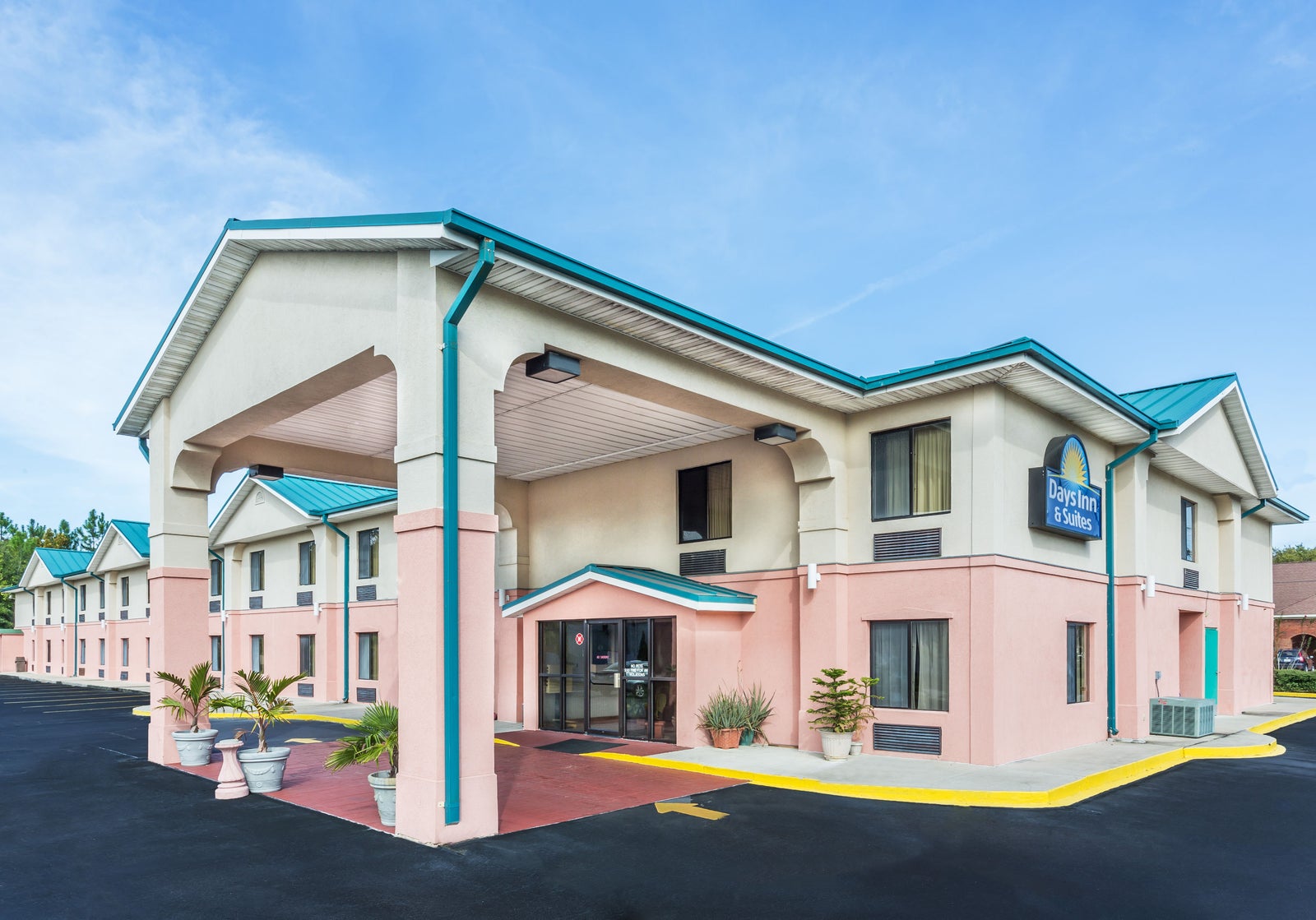 Welcome to the Days Inn Panama City Callaway