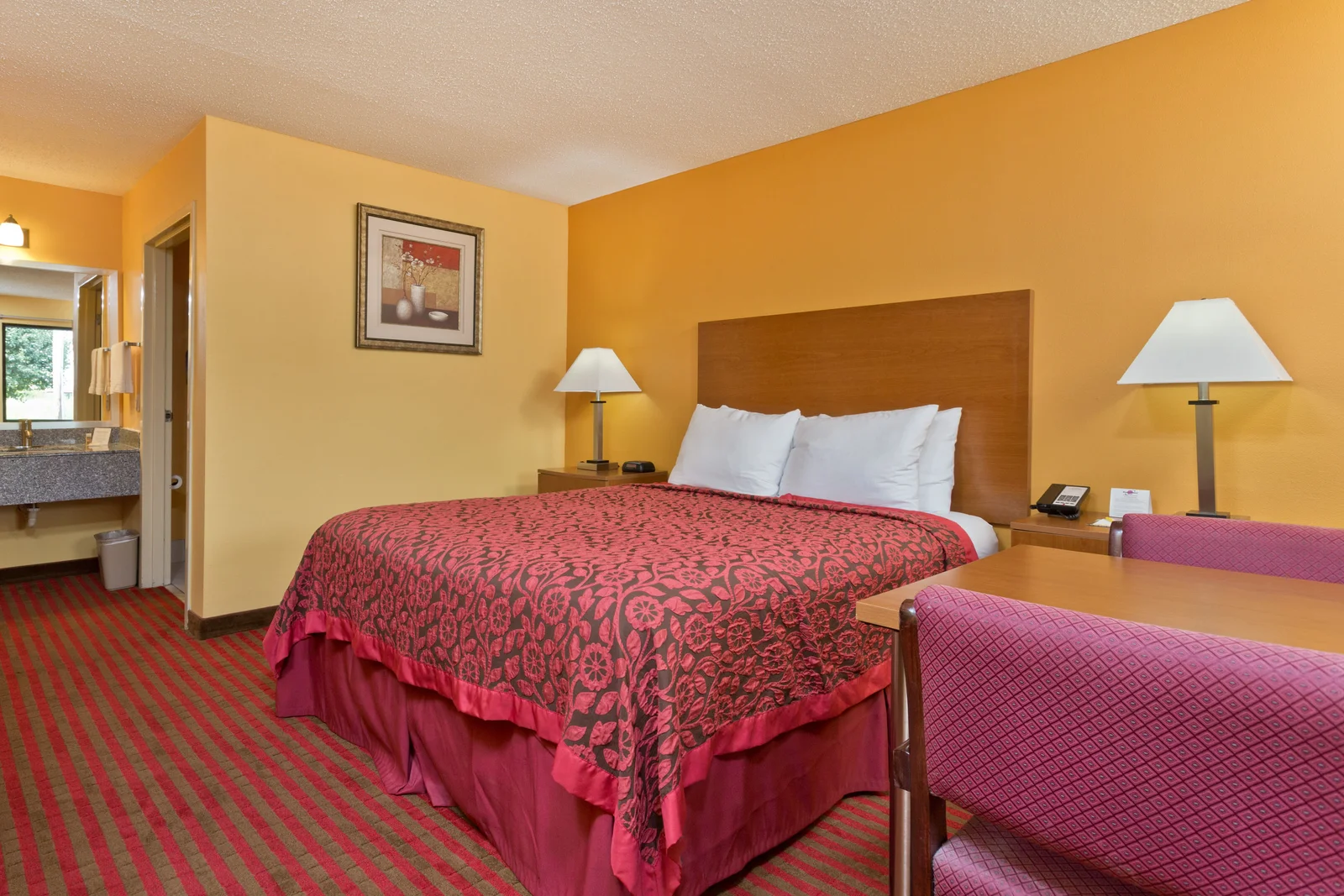 1 Queen Bed Room