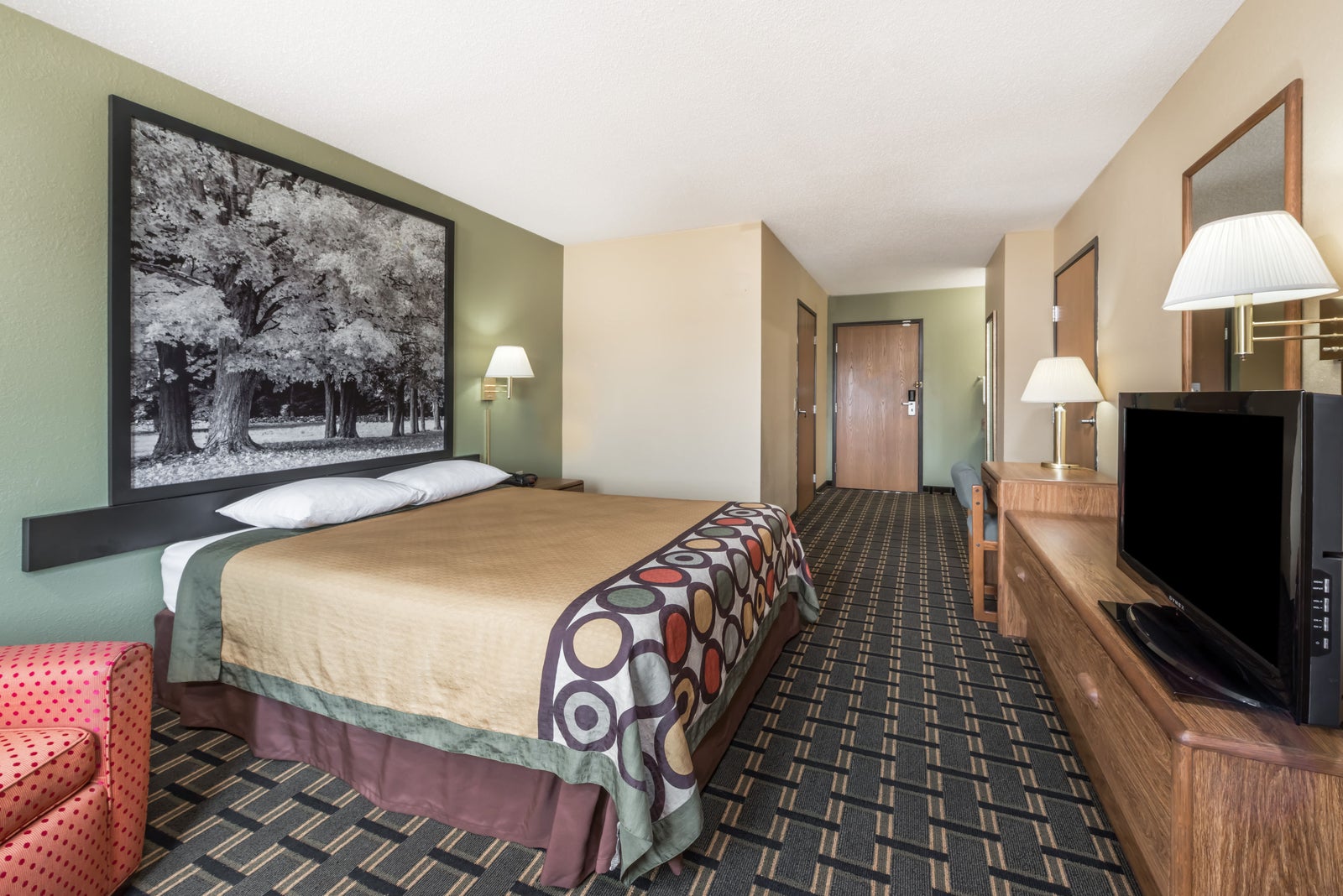 1 ADA Queen Bed Room