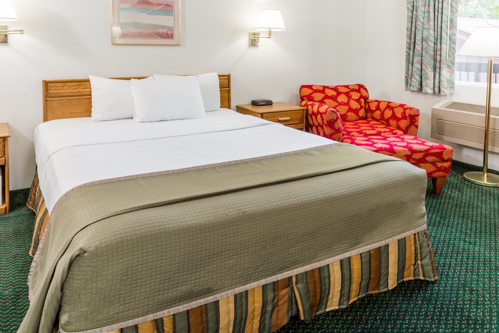 1 Queen Bed Room Efficiency