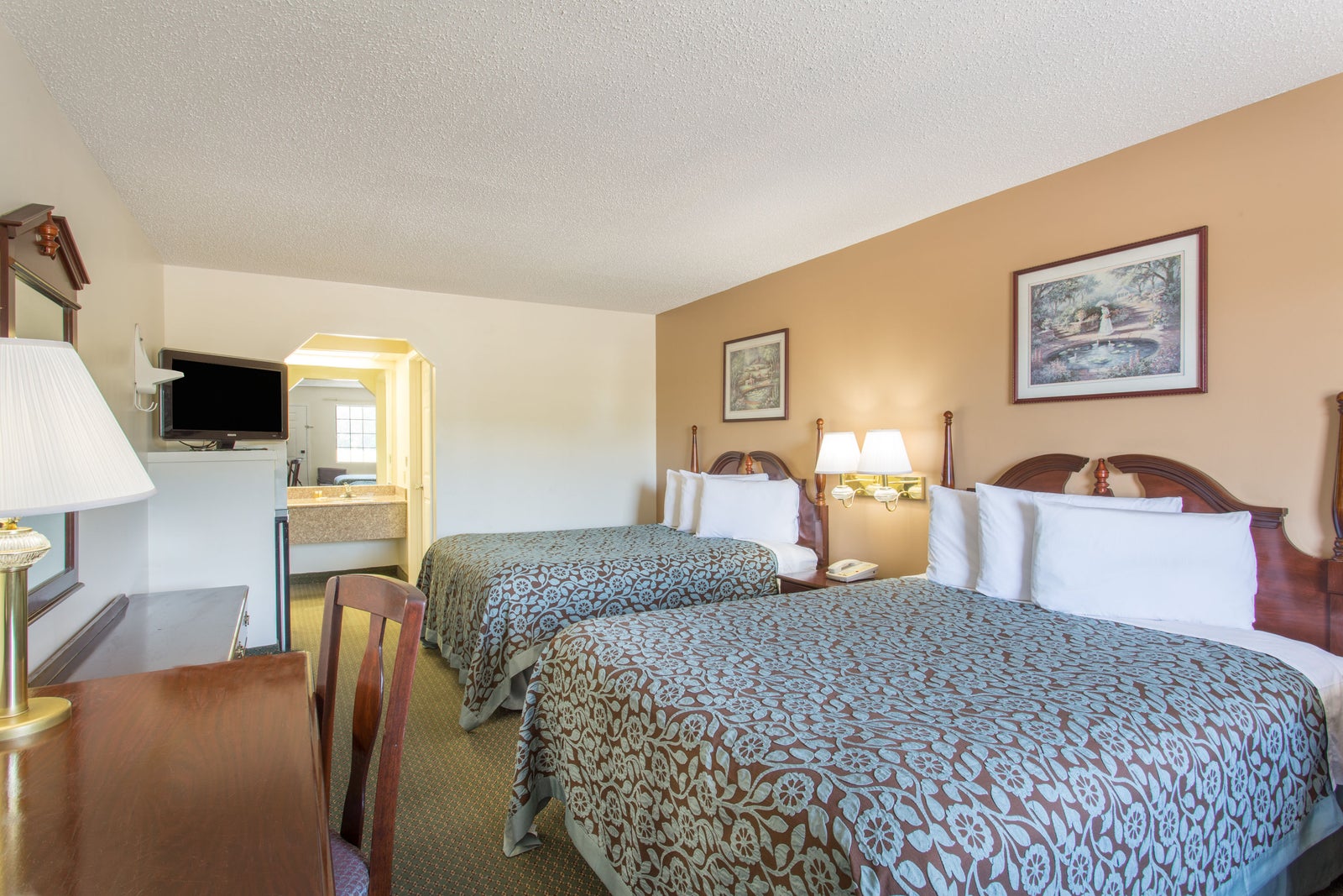 2 Queen Bed Room