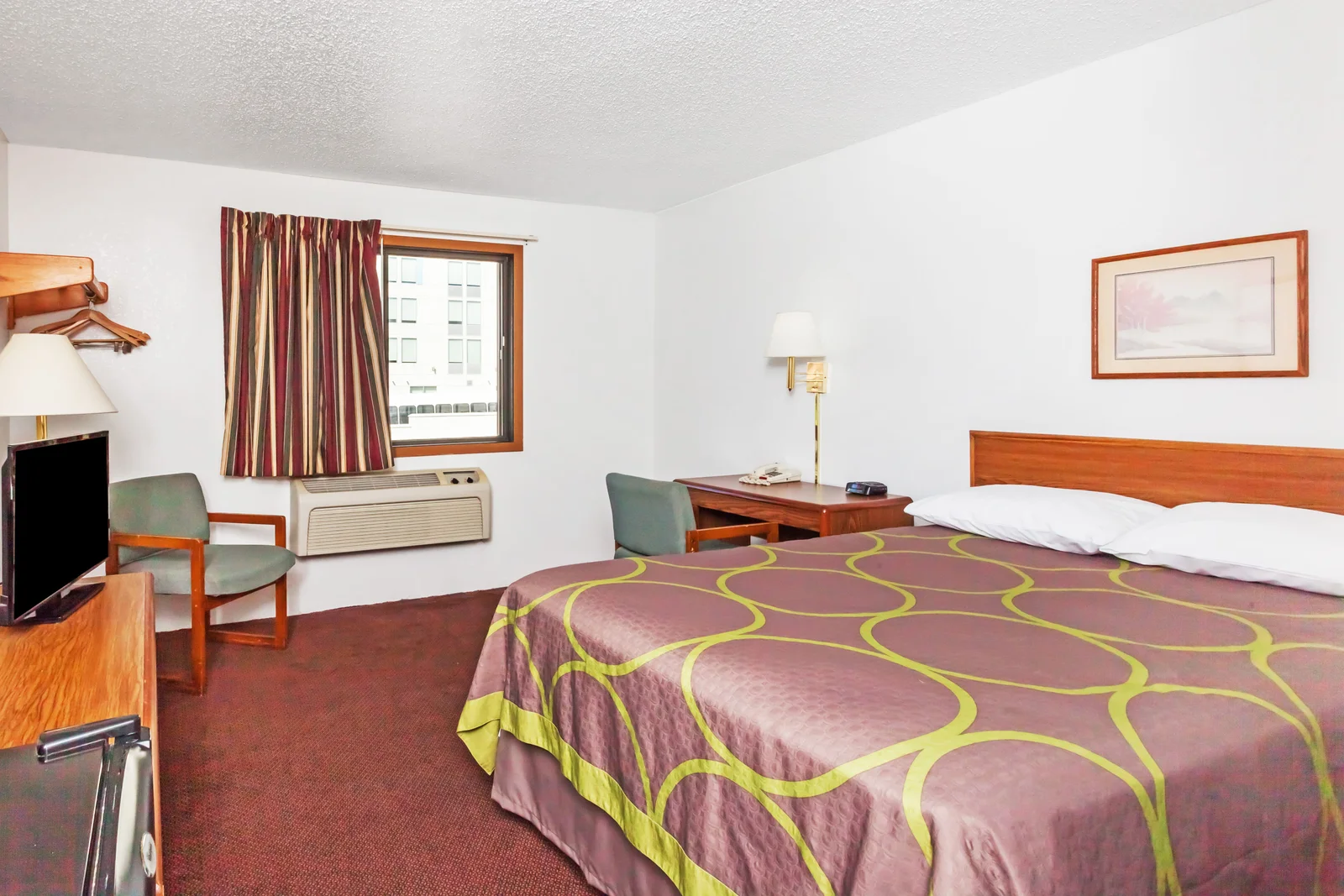 1 Queen Bed Room