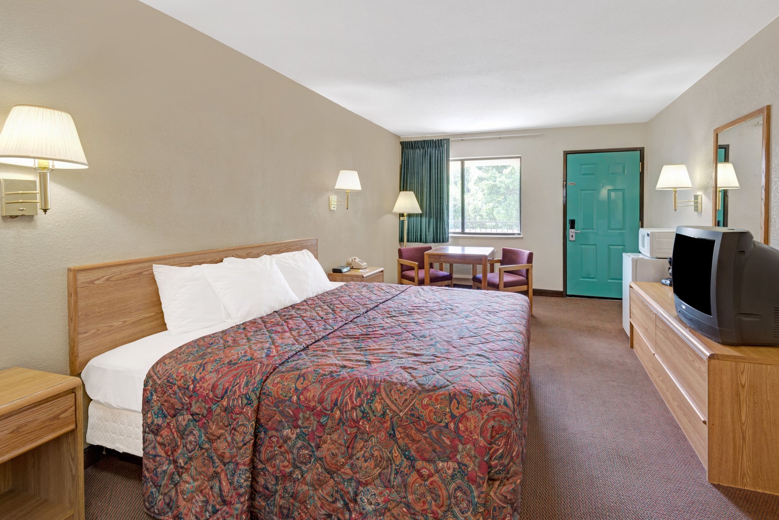 1 Queen Bed Room