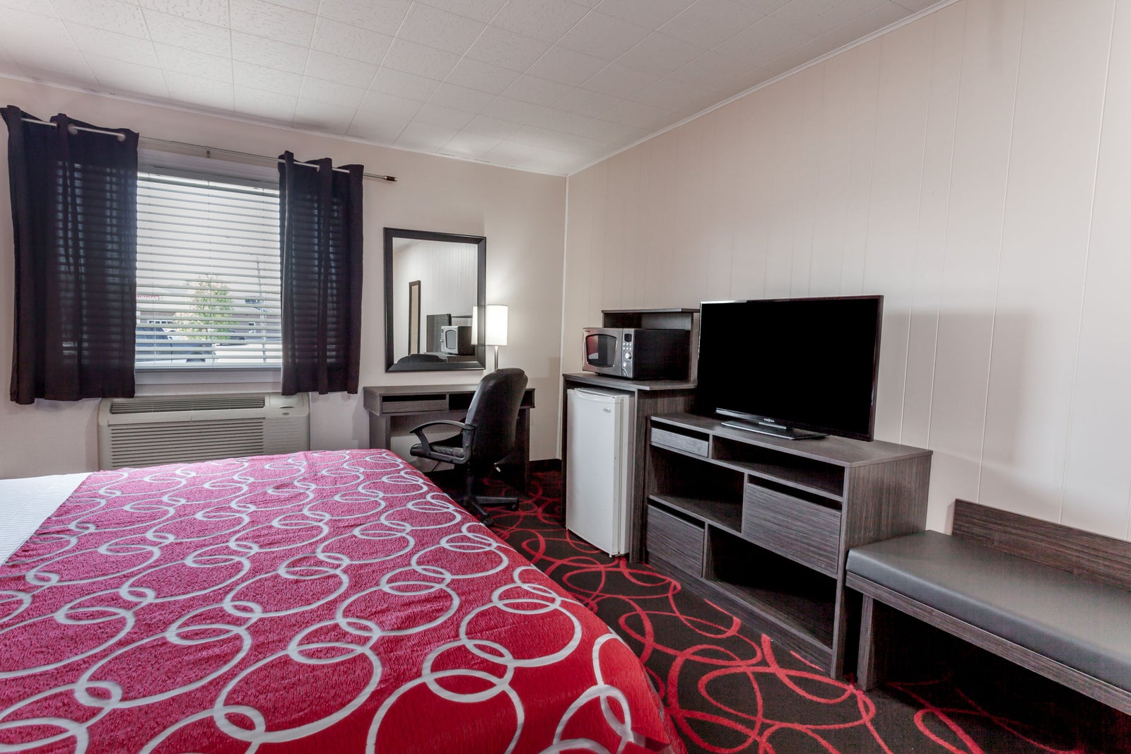 1 Queen Bed Room