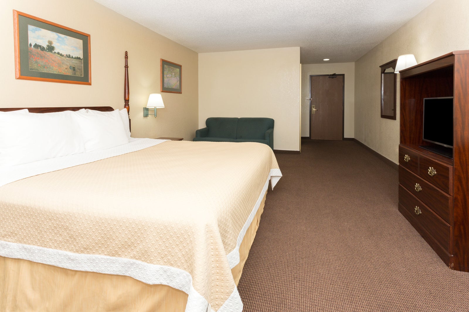 1 King Bed Room
