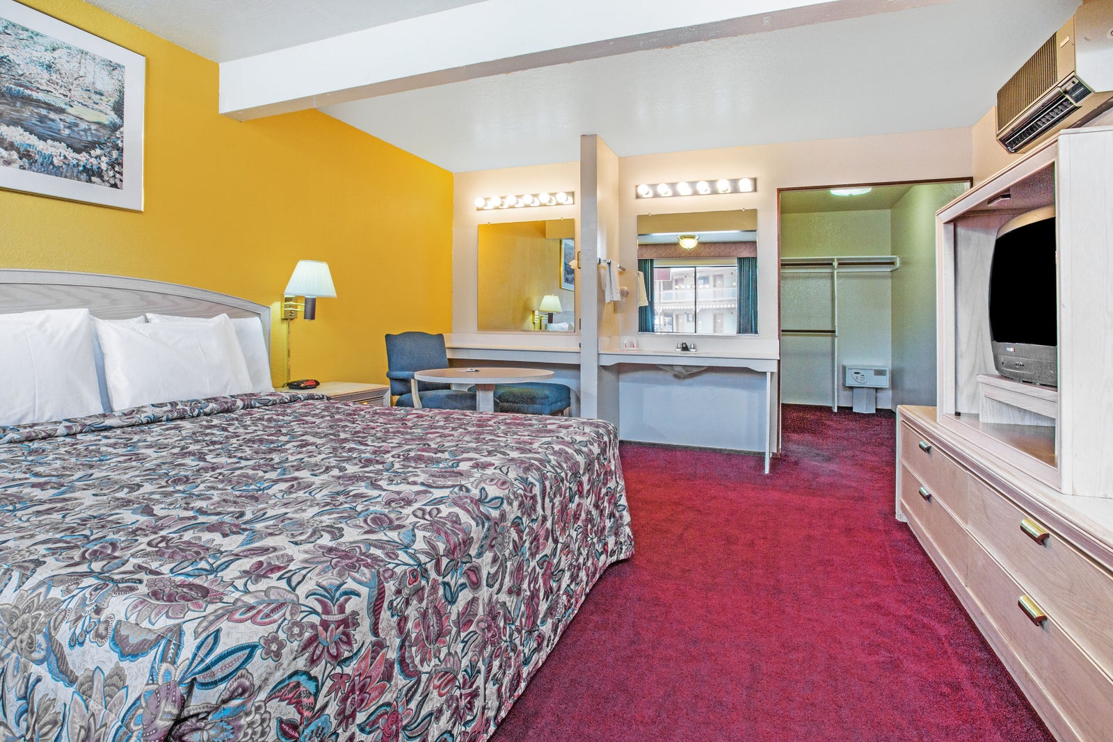 1 Queen Bed Suite
