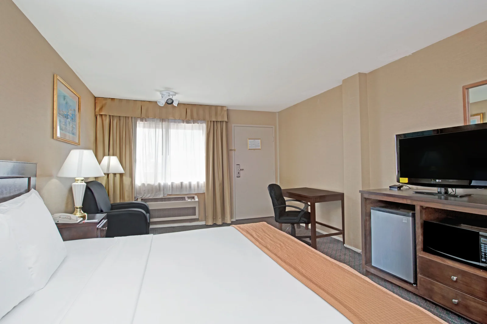 One King Bed Room