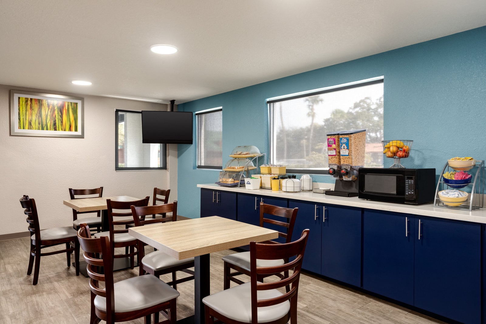 Box,  Cafeteria,  Chair,  Computer Hardware,  Desk,  Device,  Dining Room,  Dining Table,  Electrical Device,  Furniture,  Indoors,  Interior Design,  Kitchen,  Microwave,  Monitor,  Painting,  Restaurant,  Screen,  Table, Appliance