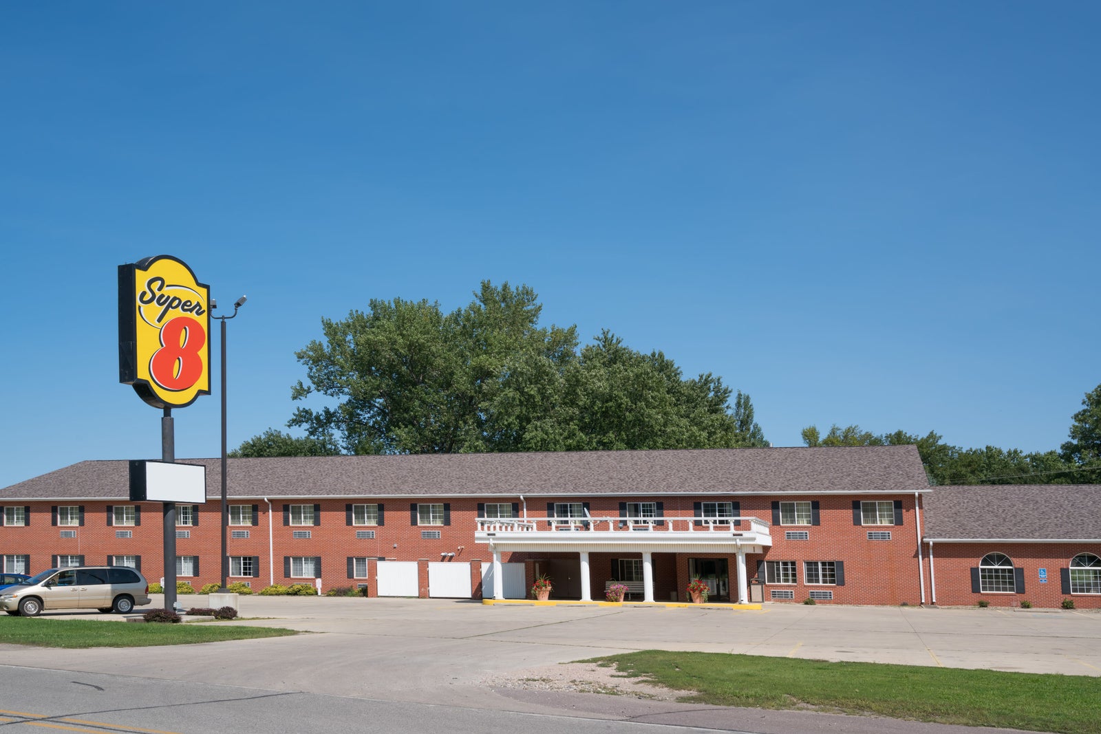 Welcome to the Super 8 Sheldon