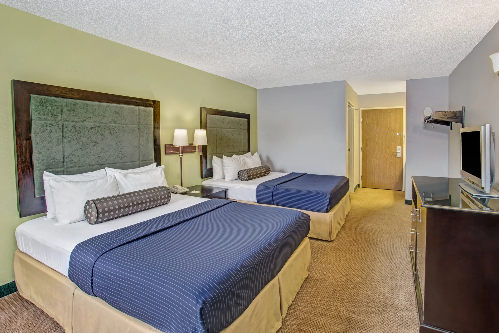 2 Queen Bed Room