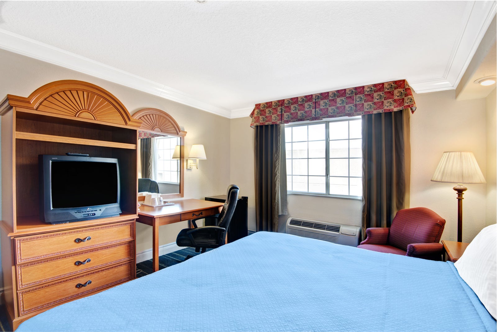 1 King Bed Guest Room
