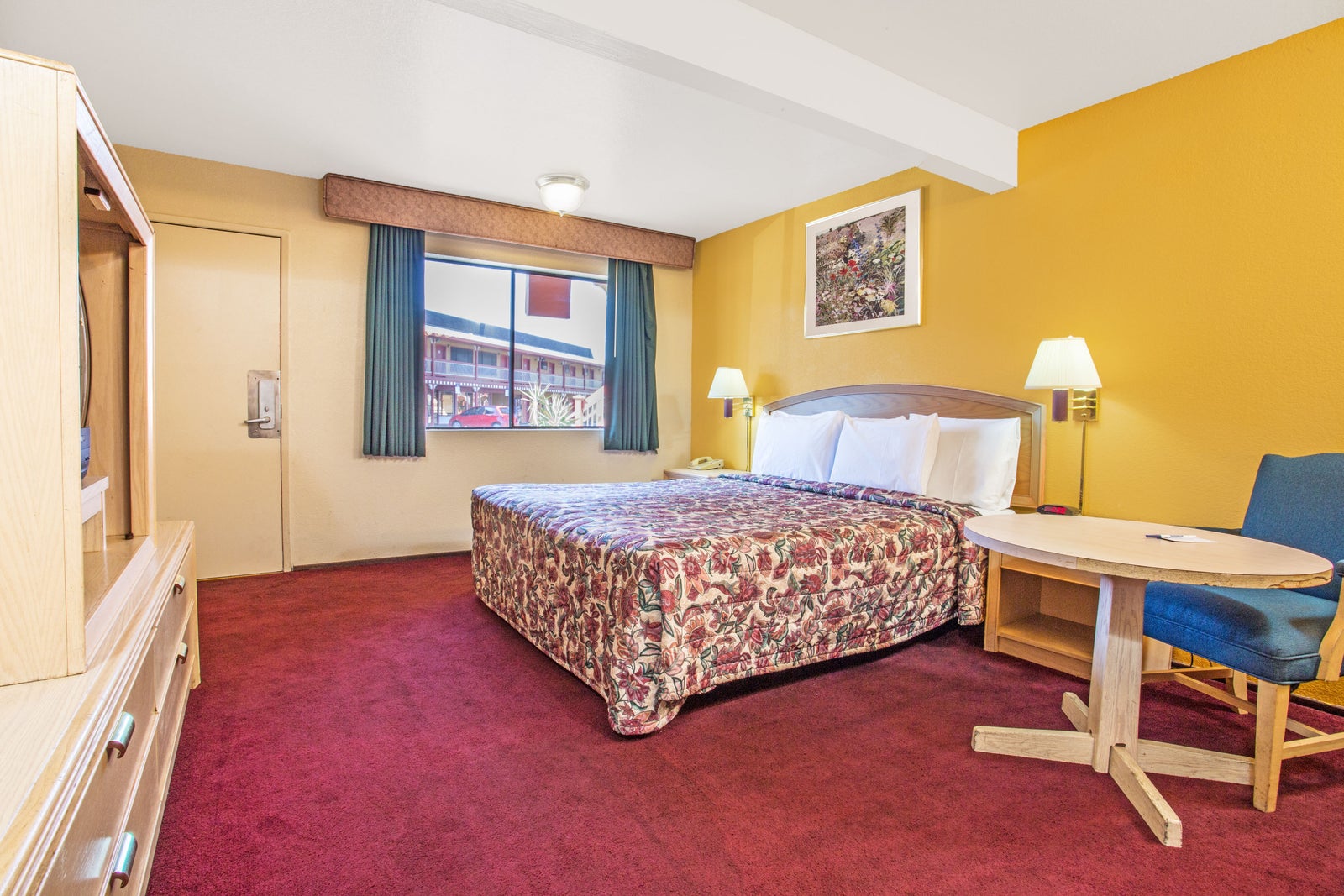 1 Queen Bed Room