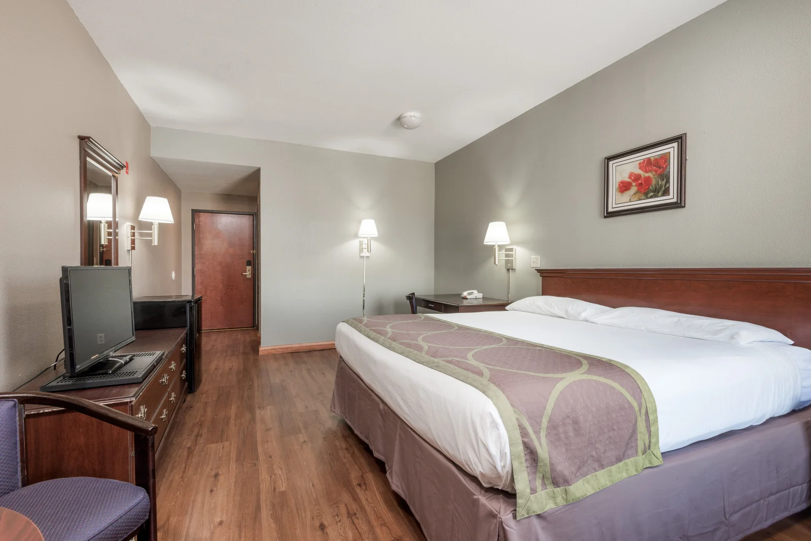 1 King Bed Room