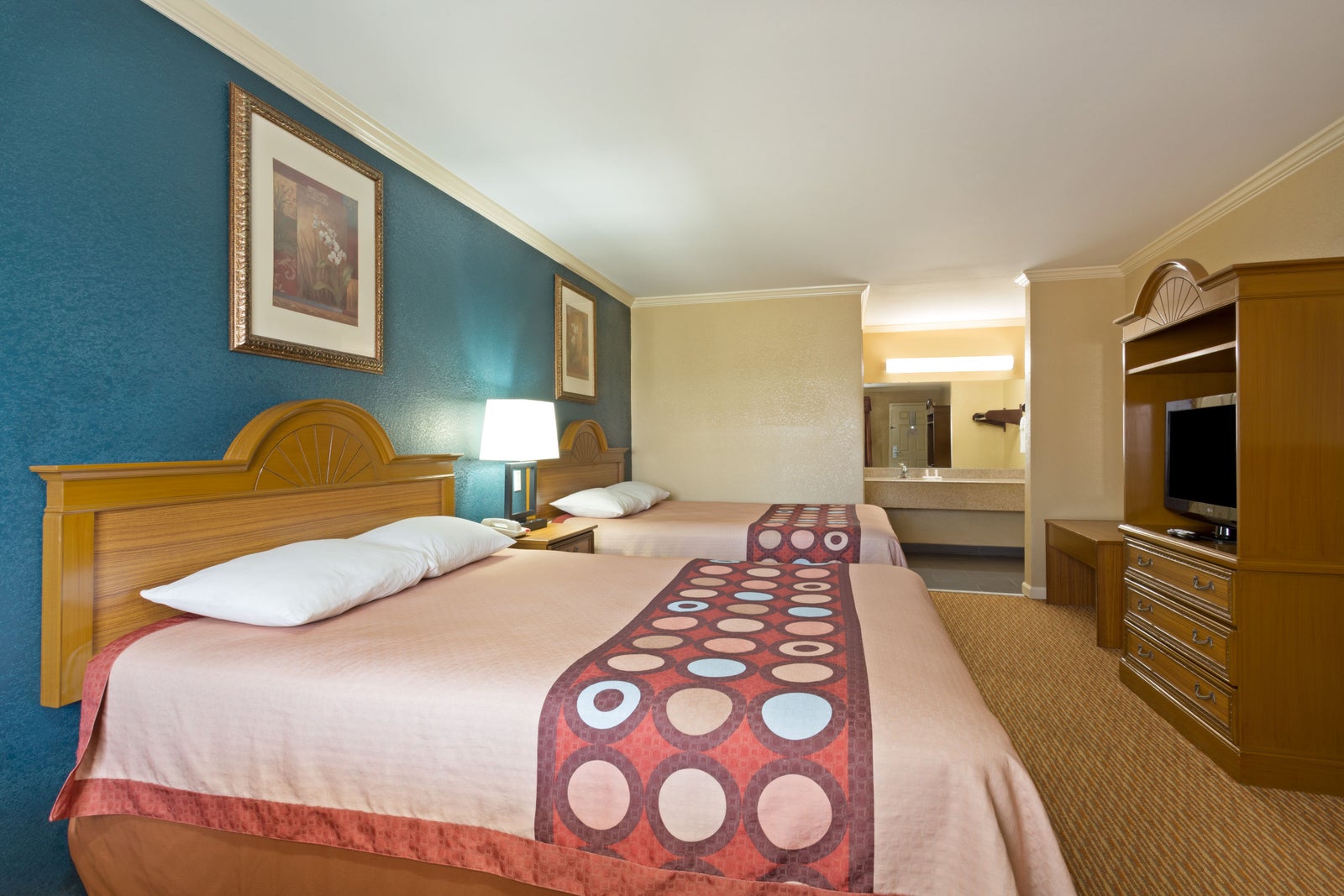 2 Queen Bed Room