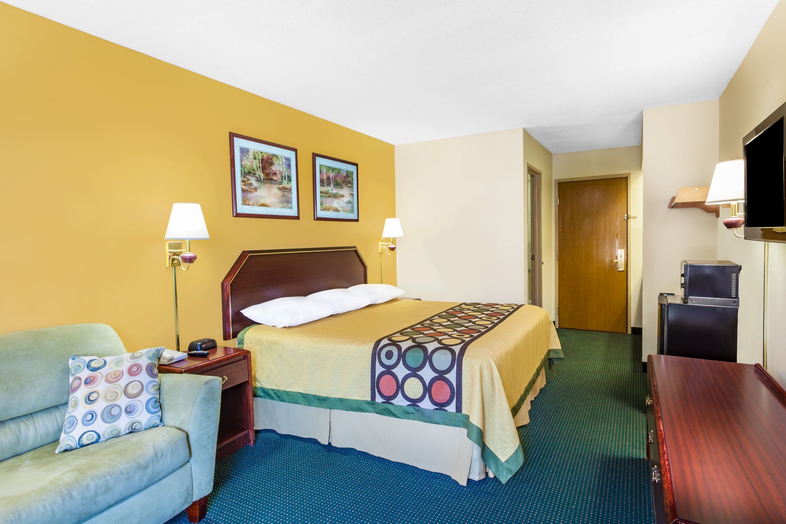 1 King Bed Room