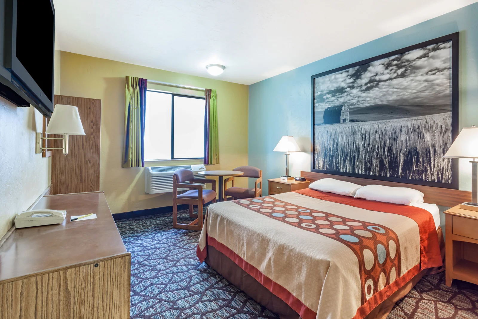 1 Queen Bed Room