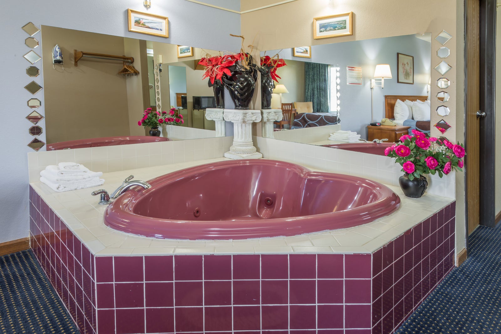 1 King Bed Jacuzzi Suite