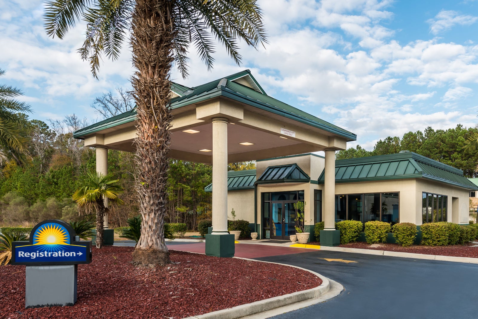 Welcome to the Days Inn Richmond Hill/Savannah