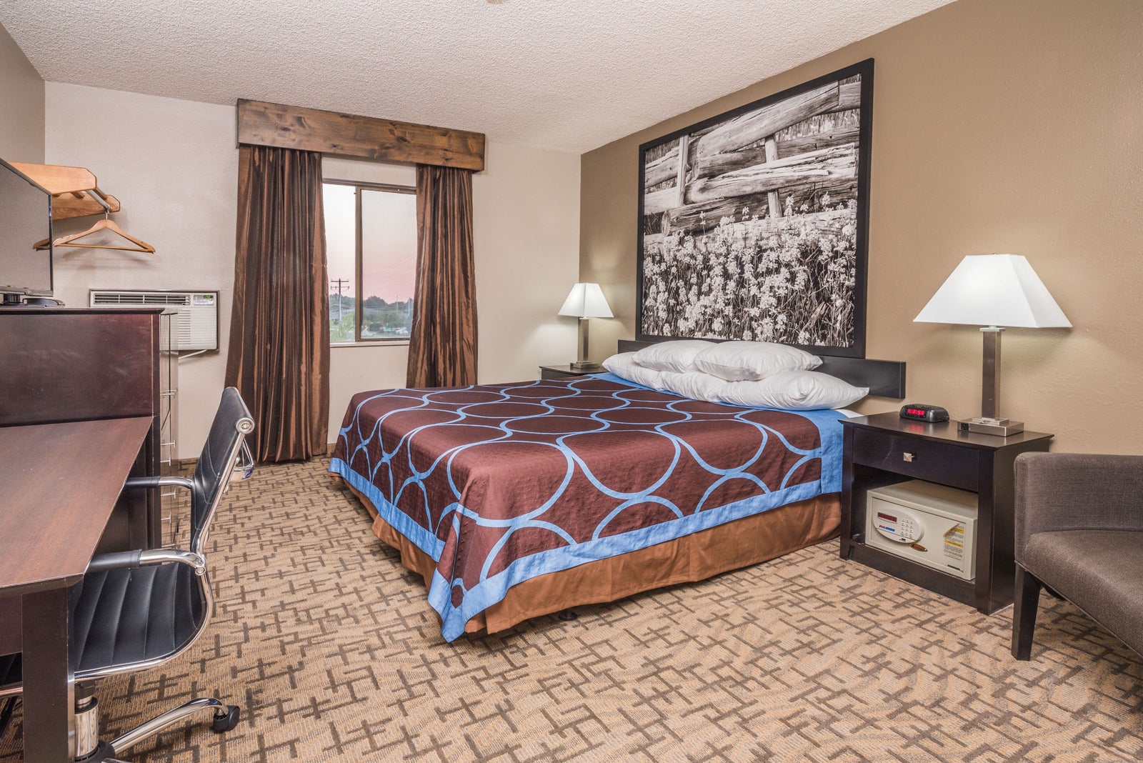 1 King Bed Room
