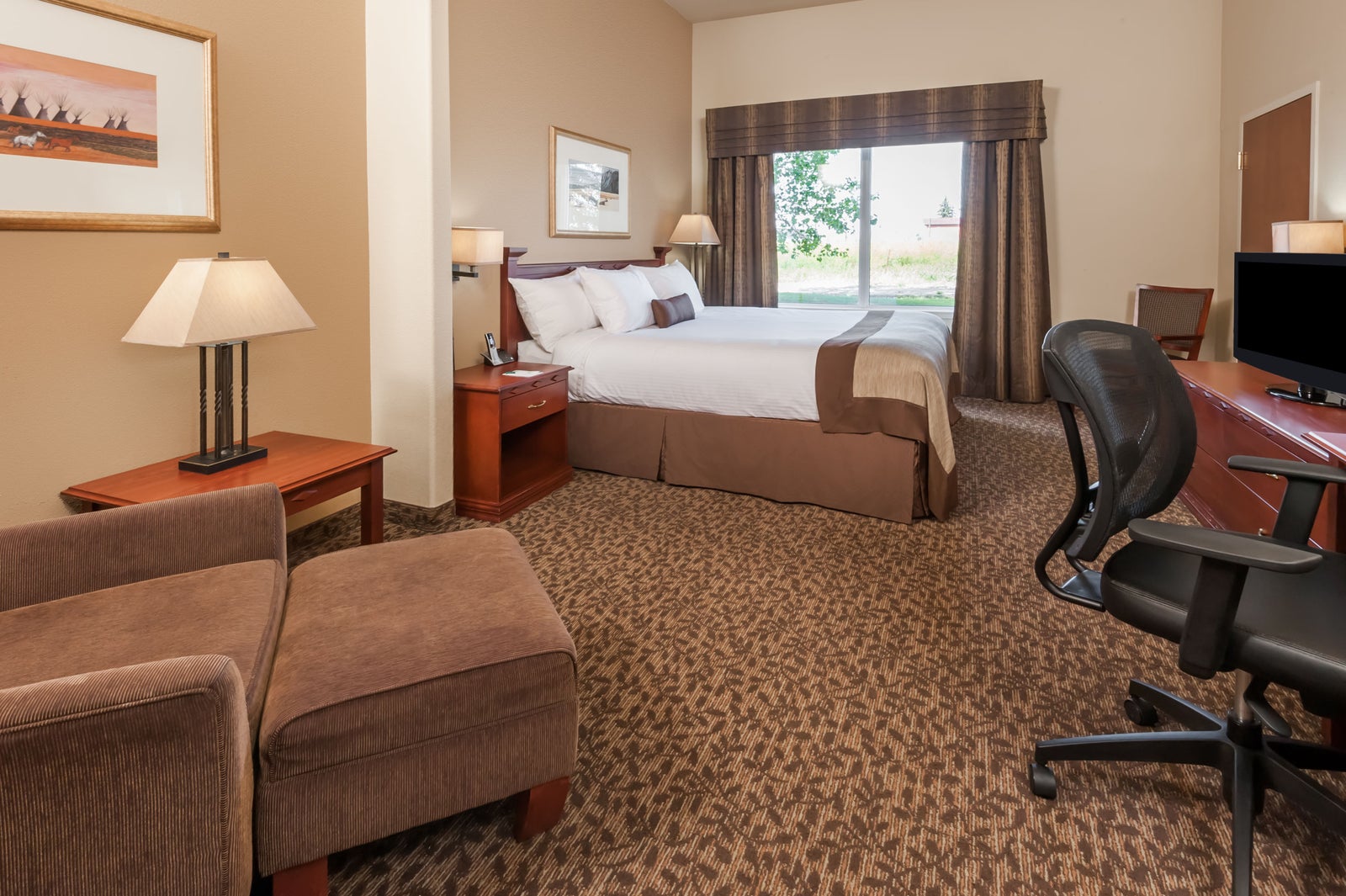 1 King Bed 1 Sofa Suite