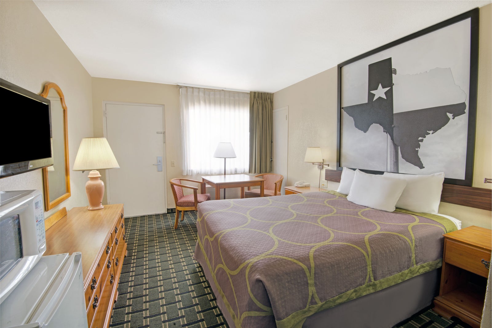 1 Queen Bed Room