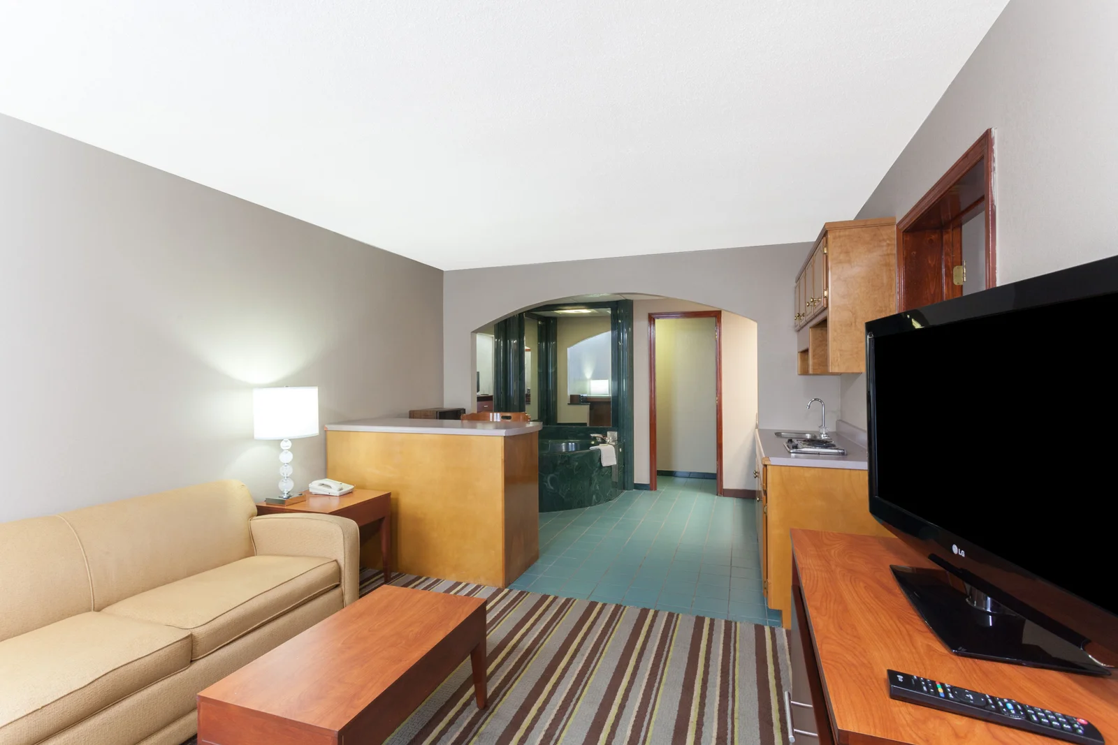 1 King Bed Hot Tub Suite