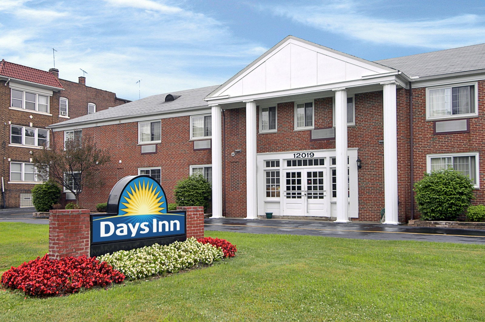 Welcome to the Days Inn Cleveland Lakewood