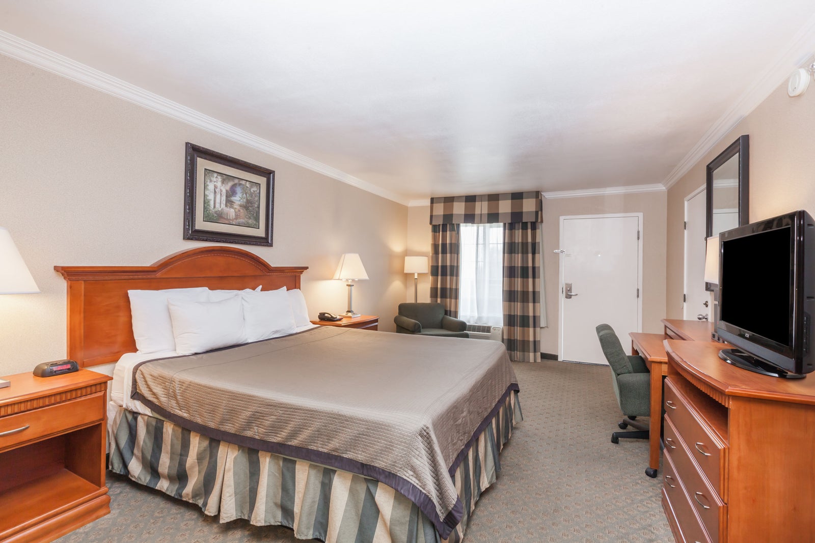 1 King Bed Room