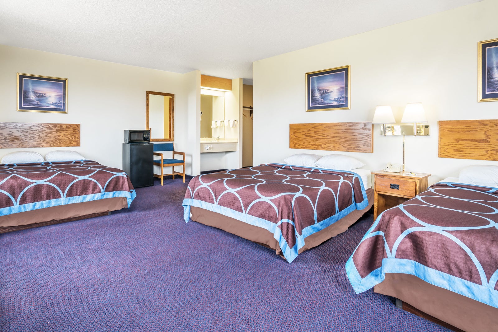 3 Queen Bed Room