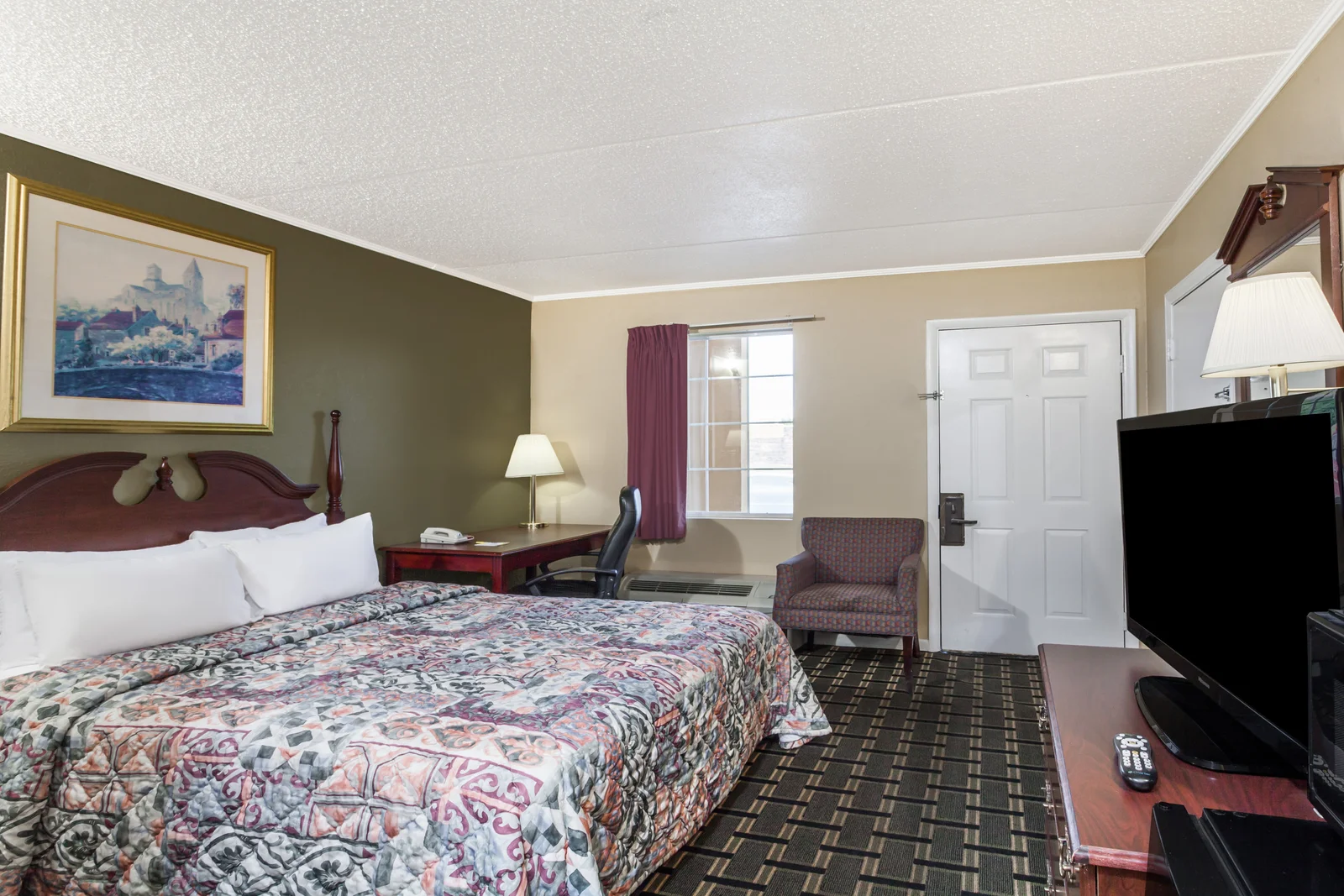1 Queen Bed Room