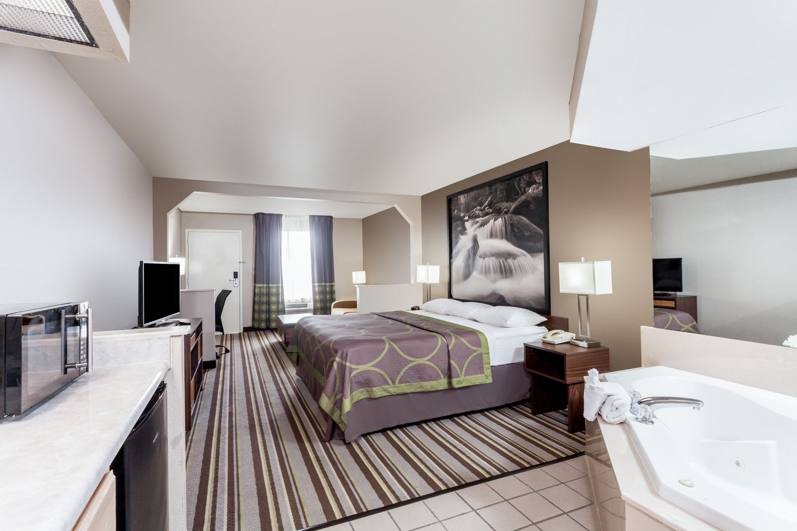 1 King Bed   Jacuzzi Room
